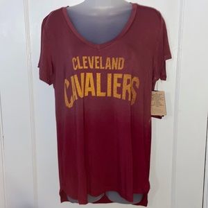 NEW ERA NBA FOR HER-CLEVELAND CAVALIERS Basketball Team Short Sleeve Top. LG.